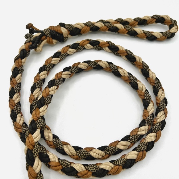 Handmade Paracord Leash - Picture 1 of 2
